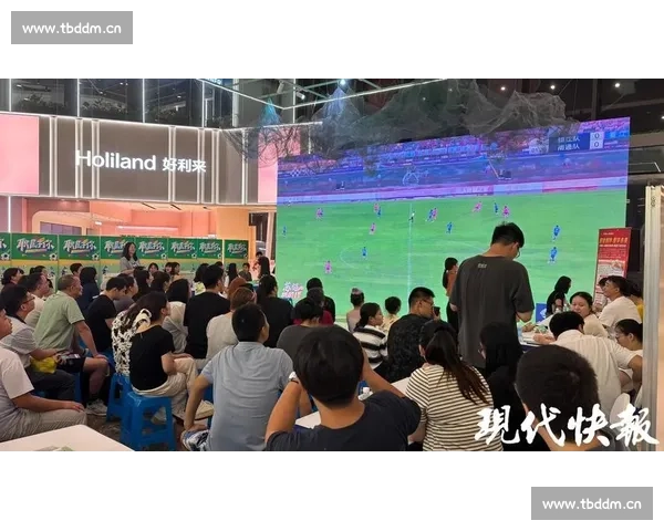 激情碰撞与欢呼共鸣 体育赛事集体观看氛围全景描绘 - 副本 - 副本 - 副本 激情碰撞与欢呼共鸣 体育赛事集体观看氛围全景描绘 - 副本 - 副本 - 副本