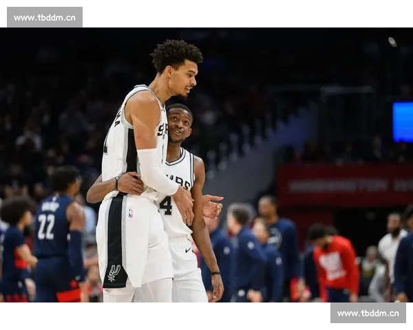 激烈角逐篮球赛场群雄逐鹿 球员展现超凡技巧与团队默契 - 副本 (2) - 副本 激烈角逐篮球赛场群雄逐鹿 球员展现超凡技巧与团队默契 - 副本 (2) - 副本