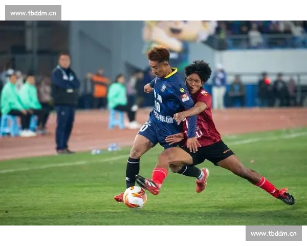 足球赛事官方直播全面开启 球迷尽享精彩瞬间与实时比分更新 - 副本 (4) - 副本